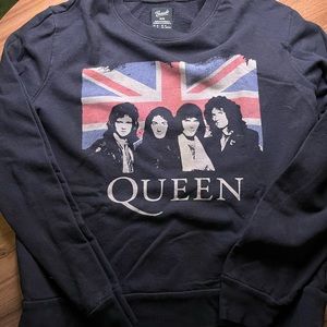 Queen Crewneck Size Medium Vintage Styled